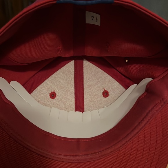 Reebok size 7 1/2 burgundy cap - Picture 4 of 4